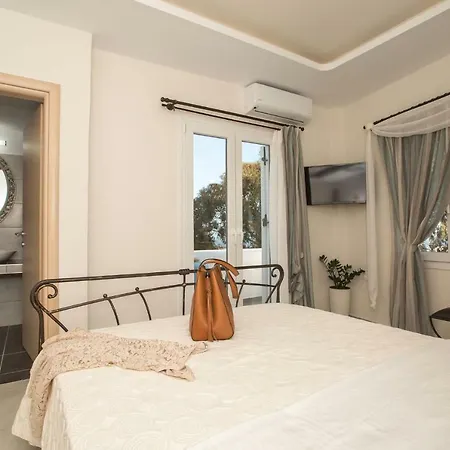 Pithos Apartment *