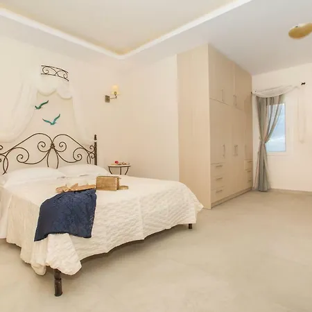 Apartment Pithos *